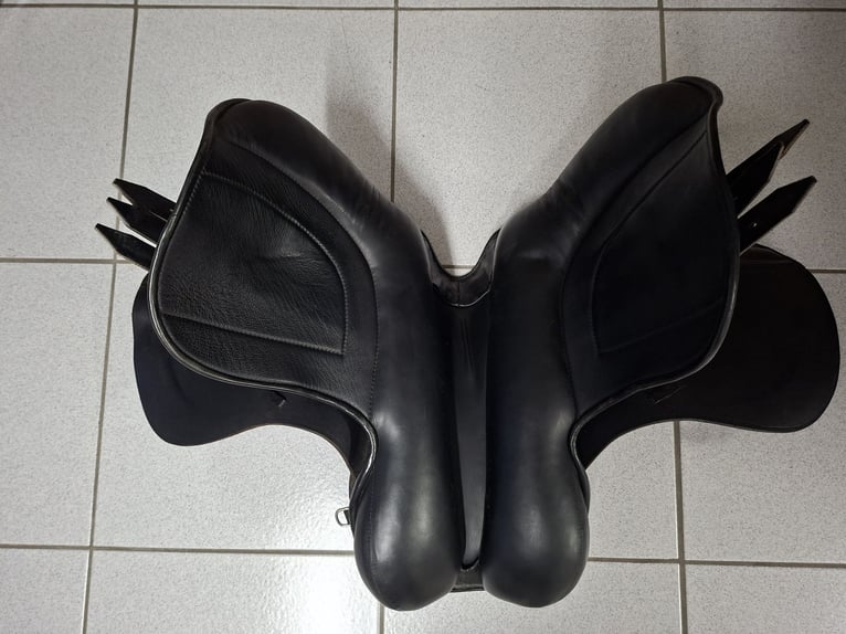 Vielseitigkeitssattel schwarz, maßgefertigt für schmales Pferd, Sitzfläche 17,5 Zoll