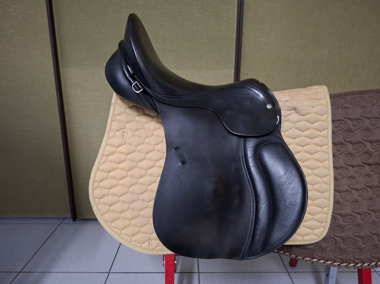Vielseitigkeitssattel schwarz, maßgefertigt für schmales Pferd, Sitzfläche 17,5 Zoll