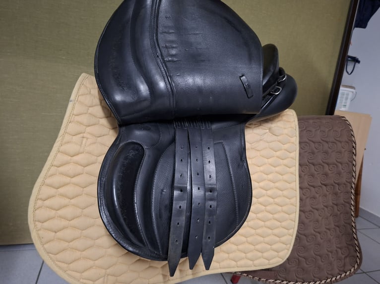 Vielseitigkeitssattel schwarz, maßgefertigt für schmales Pferd, Sitzfläche 17,5 Zoll