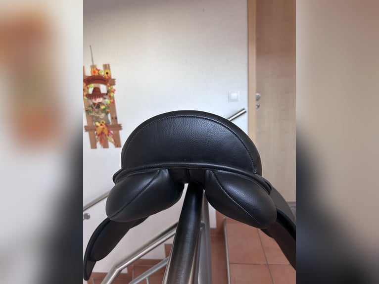 Vielseitigkeitssattel von Waldhausen „17'5,,