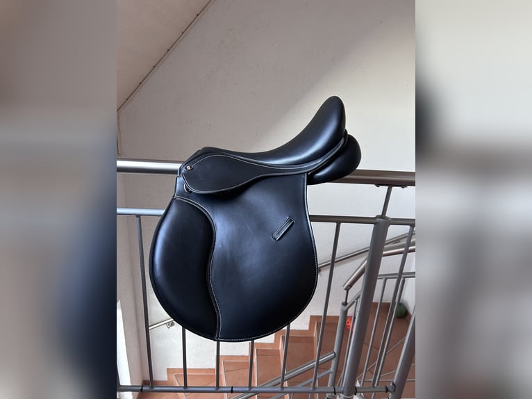 Vielseitigkeitssattel von Waldhausen „17'5,,