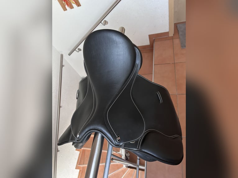 Vielseitigkeitssattel von Waldhausen „17'5,,