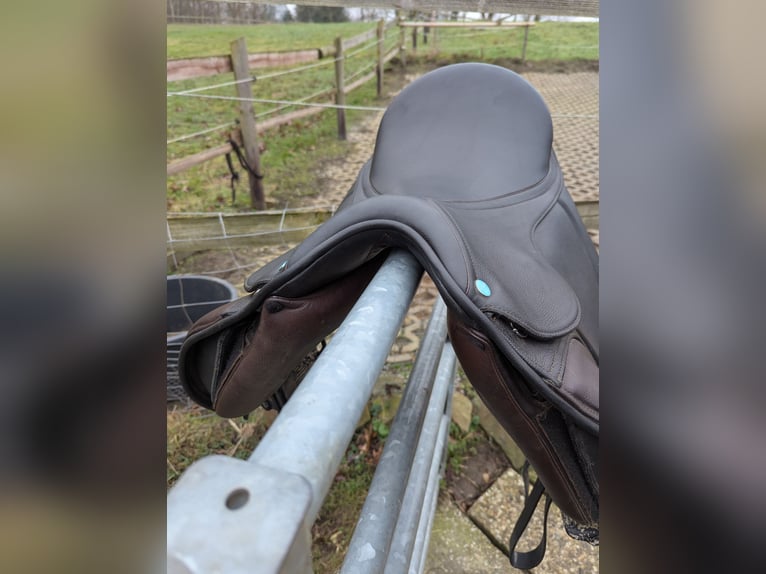 Wie neu! Hochwertiger Osmo Sattel (17,5") 