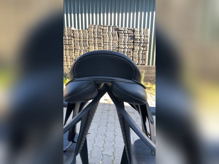 Wintec 500 Wide Vielseitigkeitssattel mit viel Zubehör 