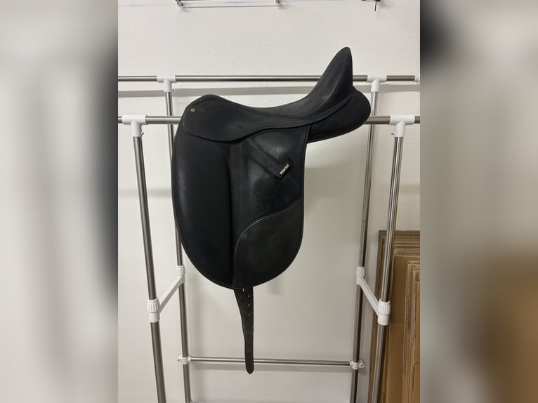 Wintec Isabell Werth VS-Sattel | 18 Zoll | Schwerpunkt Dressur | gepflegter Zustand