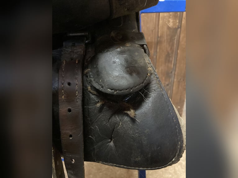 Bocksattel - Kavallerie Armeesattel - Wehrmacht englischer Sattel zu verkaufen