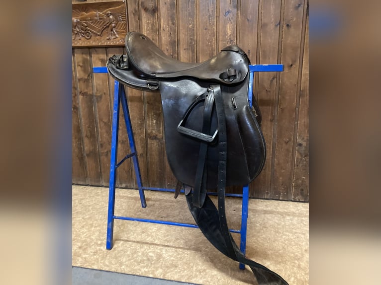 Bocksattel - Kavallerie Armeesattel - Wehrmacht englischer Sattel zu verkaufen