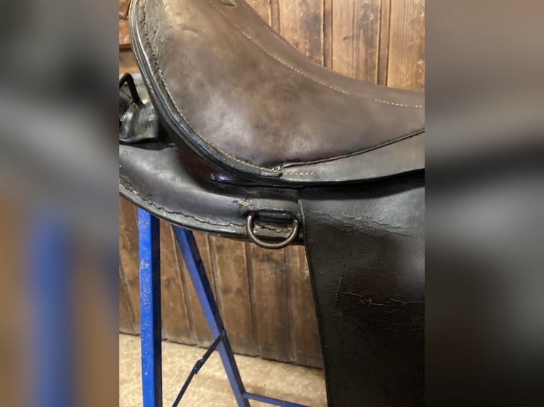 Bocksattel - Kavallerie Armeesattel - Wehrmacht englischer Sattel zu verkaufen