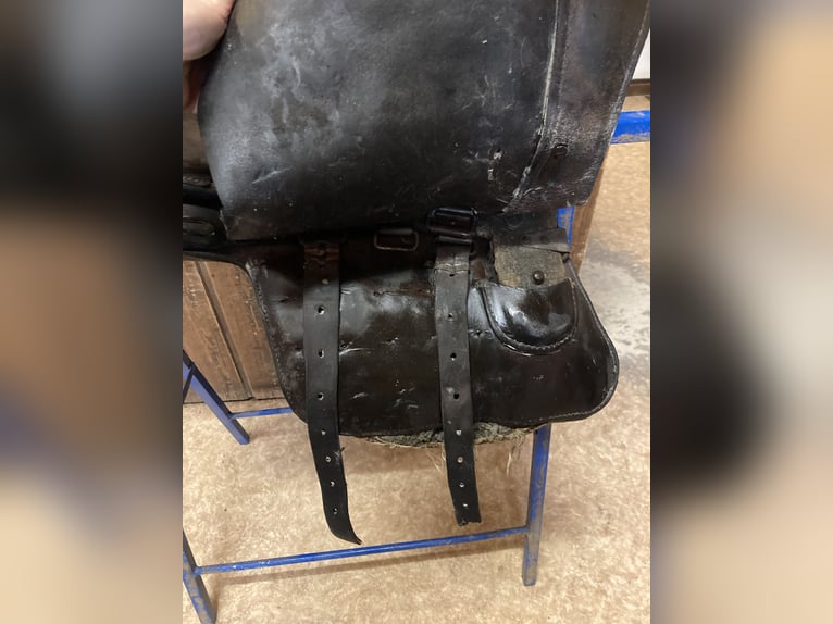 Bocksattel - Kavallerie Armeesattel - Wehrmacht englischer Sattel zu verkaufen