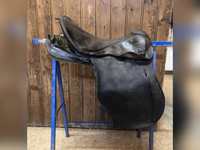 Bocksattel - Kavallerie Armeesattel - Wehrmacht englischer Sattel zu verkaufen