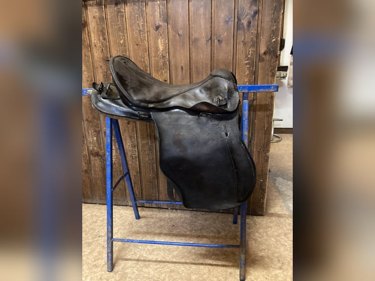 Bocksattel - Kavallerie Armeesattel - Wehrmacht englischer Sattel zu verkaufen