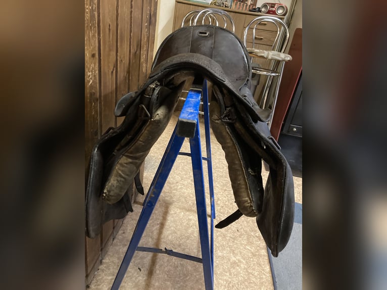 Bocksattel - Kavallerie Armeesattel - Wehrmacht englischer Sattel zu verkaufen