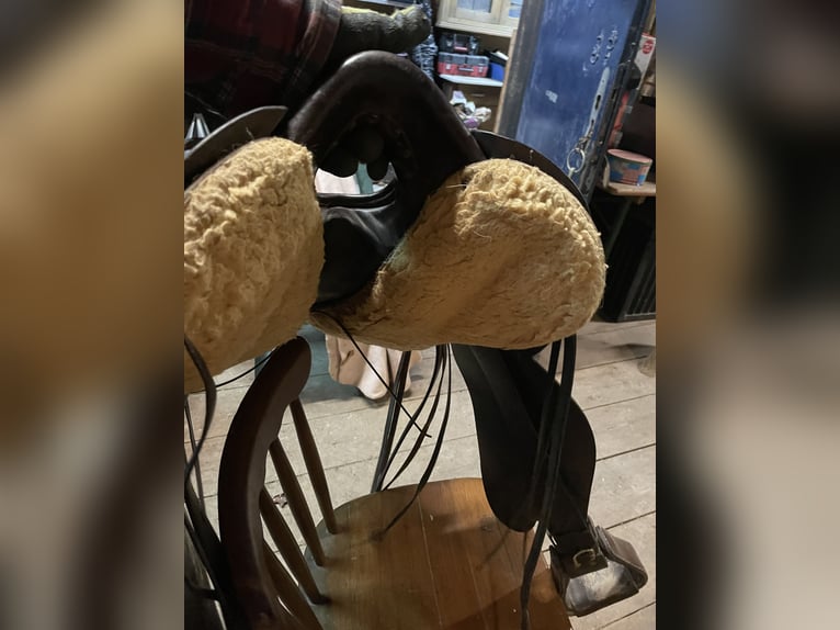 Deuber & Partner Ultra Flex Sattel aus hochwertigem braunem Leder Grösse 17/18Zoll