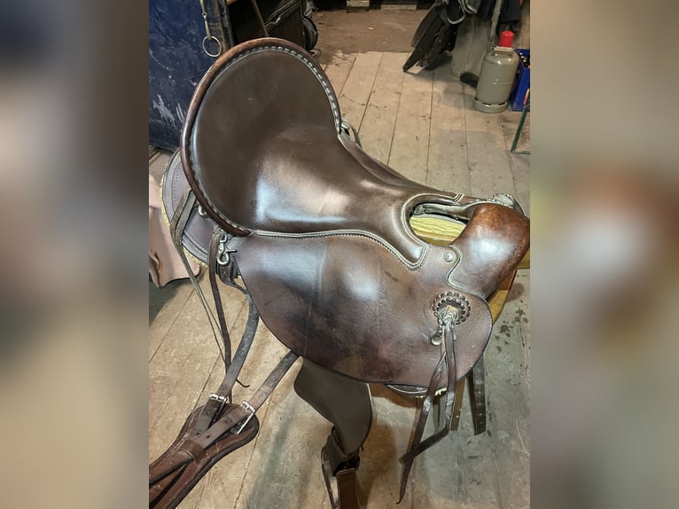 Deuber & Partner Ultra Flex Sattel aus hochwertigem braunem Leder Grösse 17/18Zoll