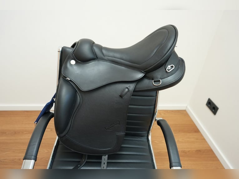 Neu! Prestige Atena EVO HP D 18", KW 34 Premium-Allrounder Freizeit-/ Wanderreitsattel von Sattlerei