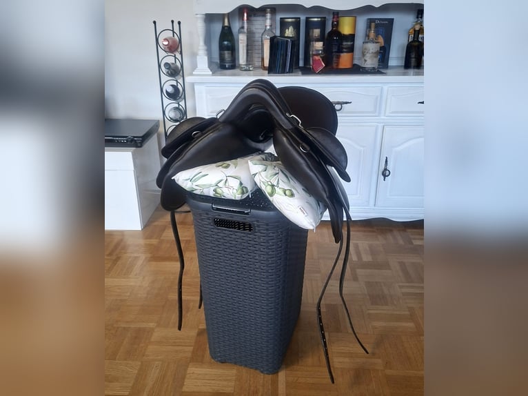 neuwertiger Sommer Spirit Wanderreitsattel in 17,5“ Distanz inklusive Sommer- Sattelschoner Gummizug
