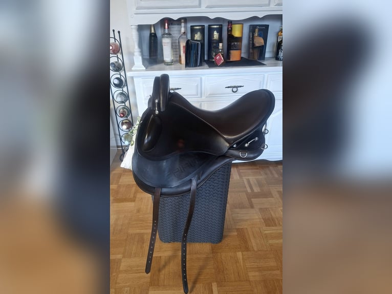 neuwertiger Sommer Spirit Wanderreitsattel in 17,5“ Distanz inklusive Sommer- Sattelschoner Gummizug