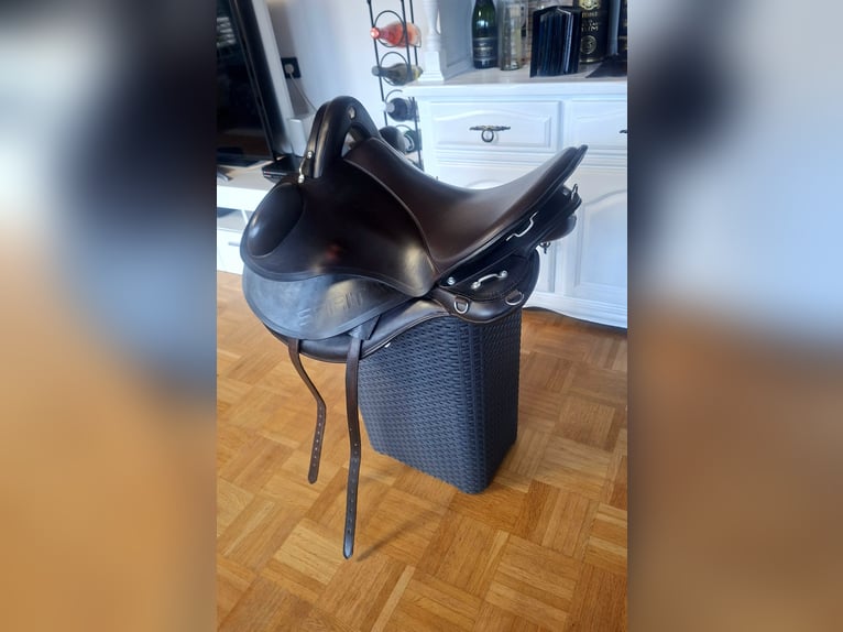 neuwertiger Sommer Spirit Wanderreitsattel in 17,5“ Distanz inklusive Sommer- Sattelschoner Gummizug
