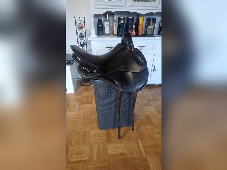 neuwertiger Sommer Spirit Wanderreitsattel in 17,5“ Distanz inklusive Sommer- Sattelschoner Gummizug