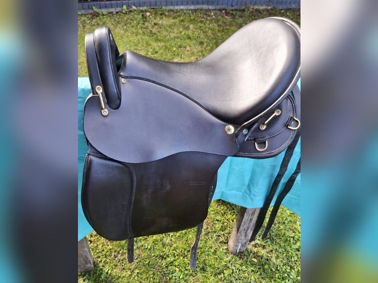 Sommer Evolution Compact Wanderreitsattel 17,5" – Messing, Klettpauschen, Zubehör & Pass
