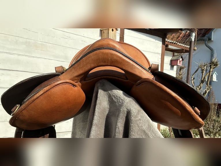 Sommer Evolution Sattel, inkl. Zubehör Western und Englisch, weite Kammer, 2 farbig braun- cognac