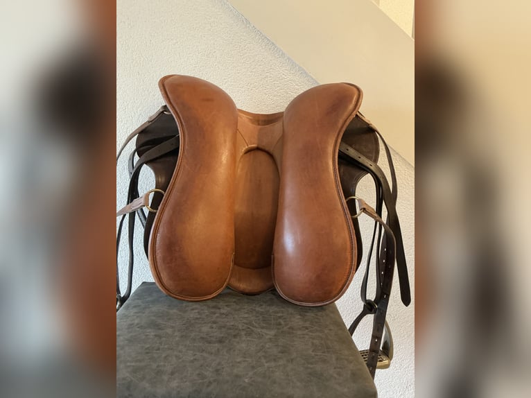 Sommer Evolution Sattel, inkl. Zubehör Western und Englisch, weite Kammer, 2 farbig braun- cognac