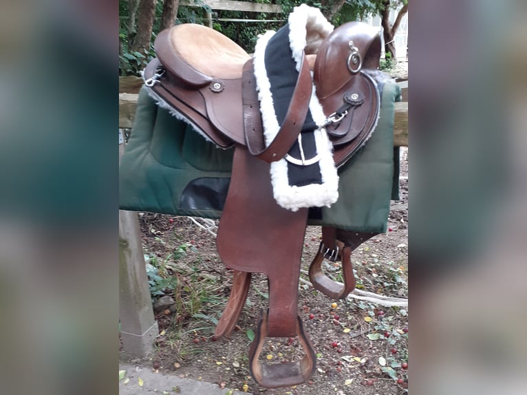 Wanderreitsattel für breite / barocke / muskulösere Pferde