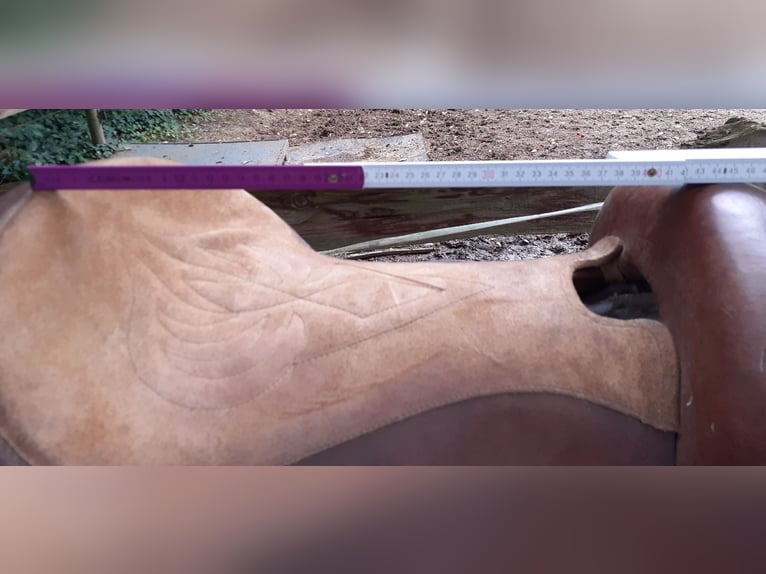 Wanderreitsattel für breite / barocke / muskulösere Pferde