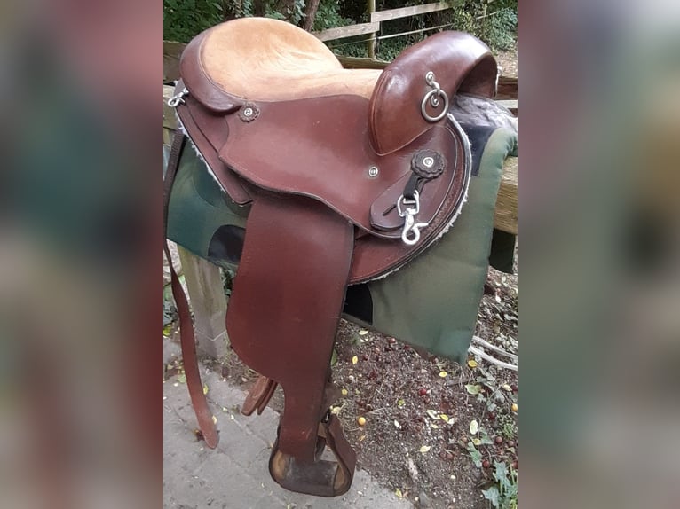 Wanderreitsattel für breite / barocke / muskulösere Pferde