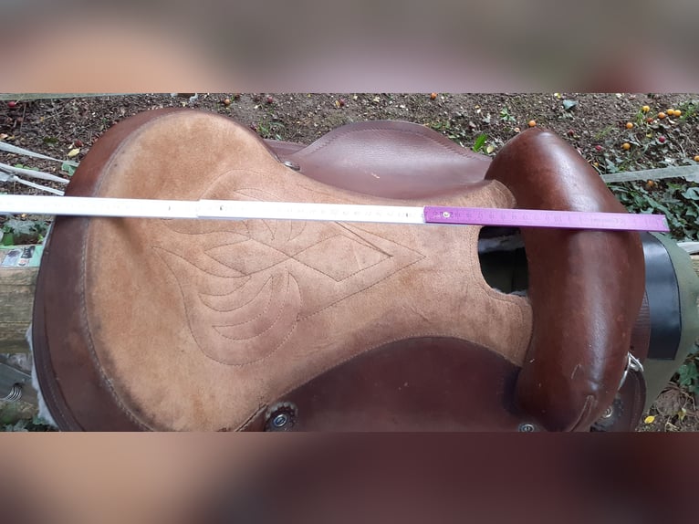 Wanderreitsattel für breite / barocke / muskulösere Pferde