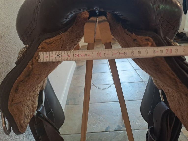 4 H Westernsattel 17,5 Zoll mit Trense und Vorderzeug