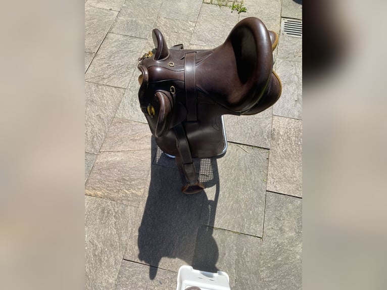 Australischjer Stocksattel aus Leder