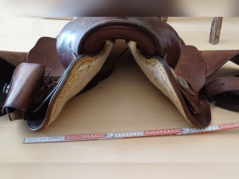 DIAMOND C breiter Westernsattel 16" XFQH braun