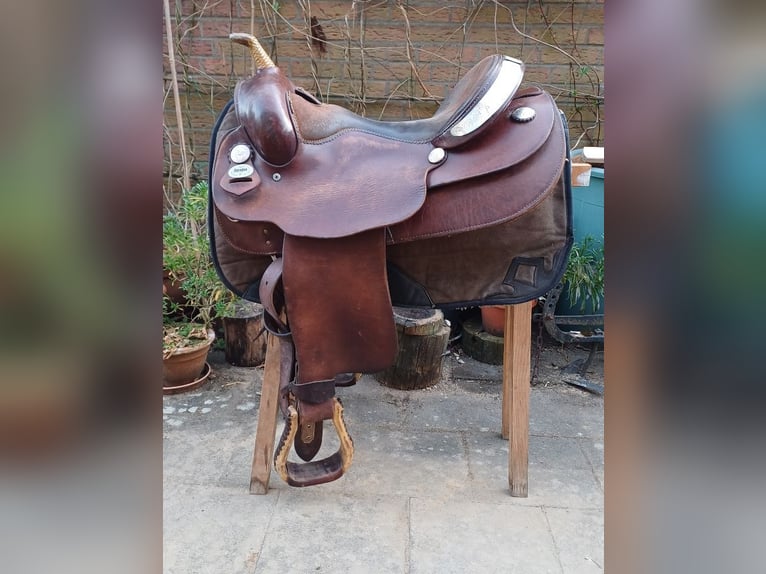 DIAMOND C breiter Westernsattel 16" XFQH braun