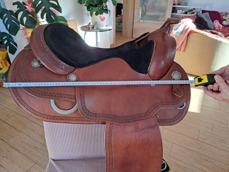 Neuwertiger Diamond C Westernsattel - Q/FQ, Round Skirt, Top-Zustand