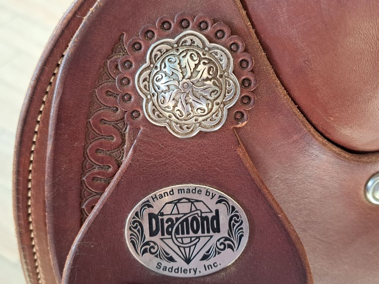 Neuwertiger Diamond C Westernsattel - Q/FQ, Round Skirt, Top-Zustand