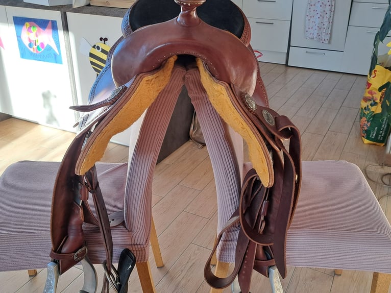 Neuwertiger Diamond C Westernsattel - Q/FQ, Round Skirt, Top-Zustand