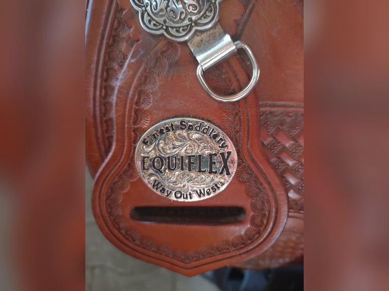 Neuwertiger Equiflex Westernsattel by Way out West, kurze Auflage, große Sitzfläche 17 Zoll
