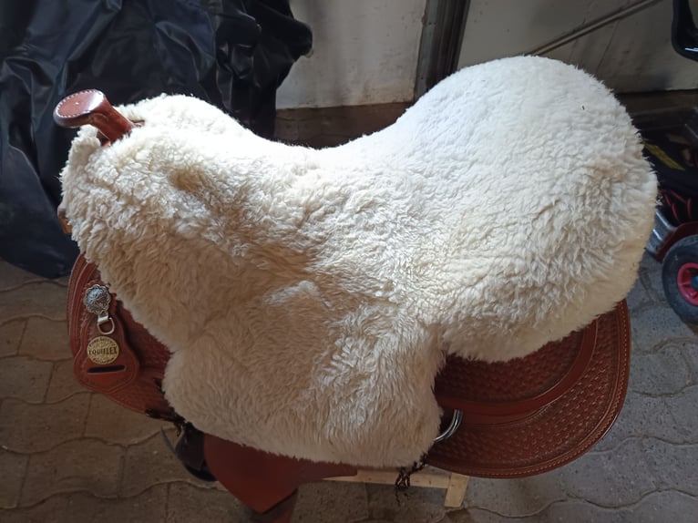 Neuwertiger Equiflex Westernsattel by Way out West, kurze Auflage, große Sitzfläche 17 Zoll