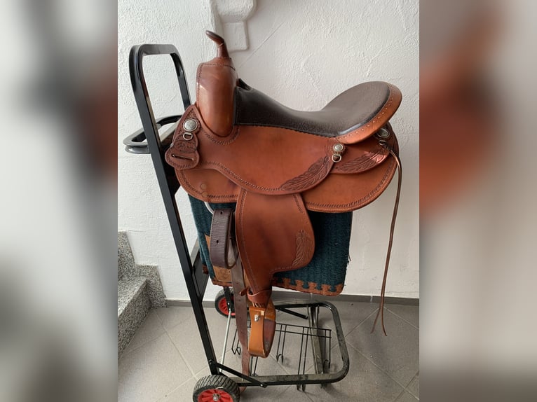 Neuwertiger Westernsattel für kurze, breite Pferde z.B. Cob