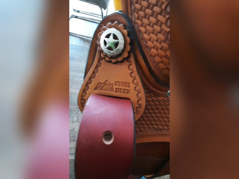 Schnäppchen!!! Wunderschöner neuer Stone Deek brauner Westernsattel inkl. Ledergurtriemen