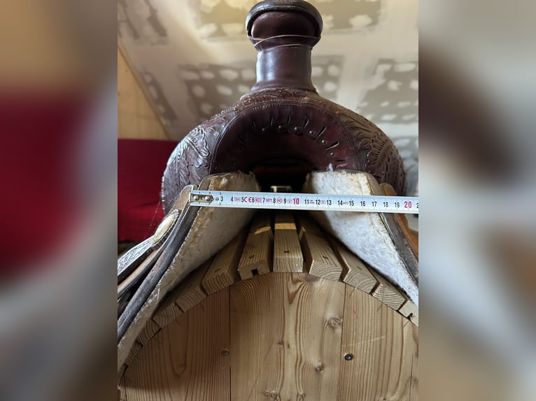 Schöner Westernsattel - Wildleder / Roping Horn