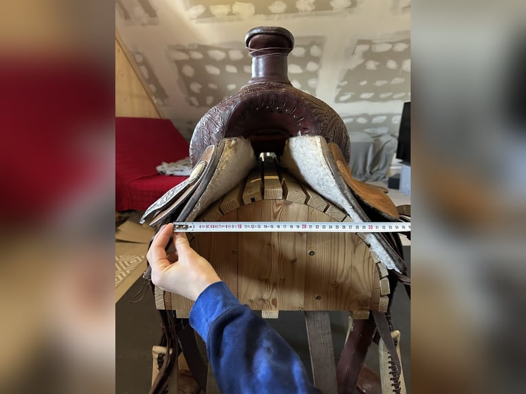 Schöner Westernsattel - Wildleder / Roping Horn