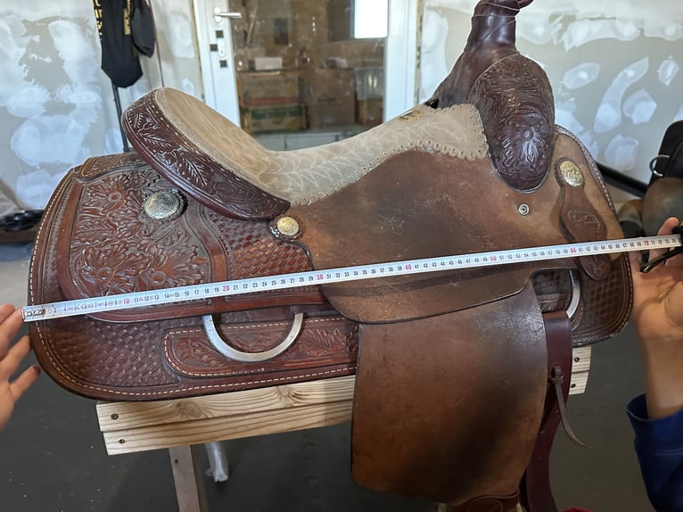 Schöner Westernsattel - Wildleder / Roping Horn