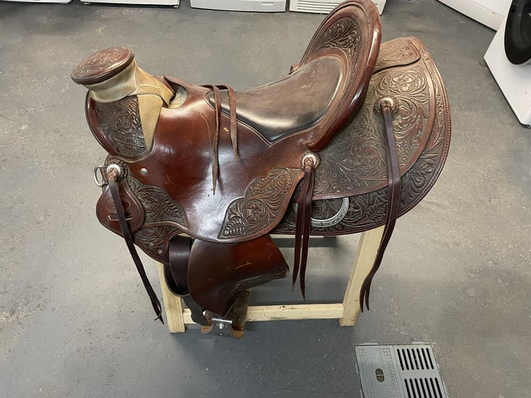 TripleHorn Wade Westernsattel mit Round Skirt