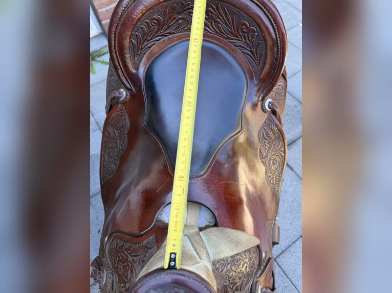 TripleHorn Wade Westernsattel mit Round Skirt