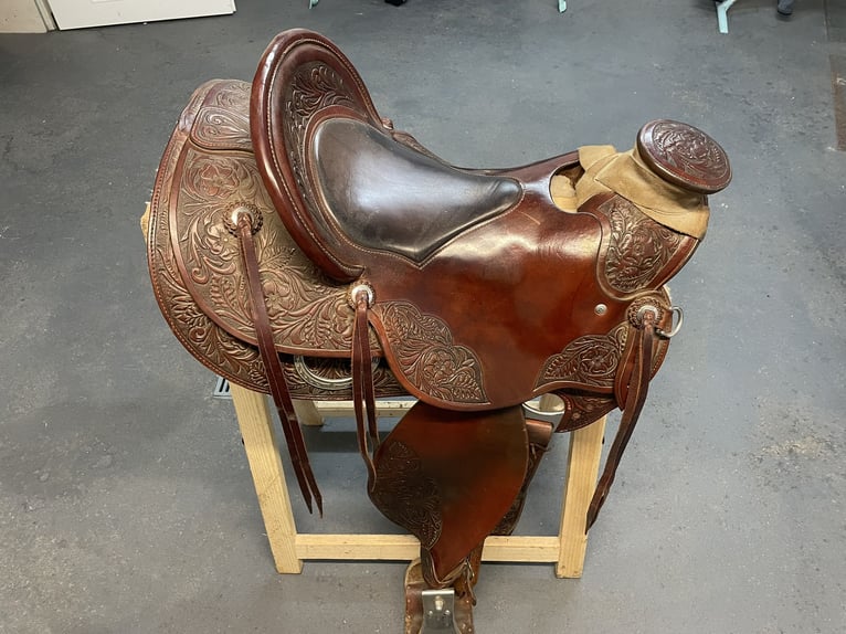 TripleHorn Wade Westernsattel mit Round Skirt