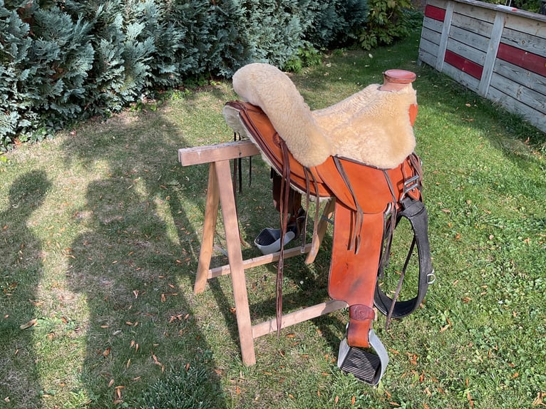 UJO  Westernsattel für kurzen Pferderücken