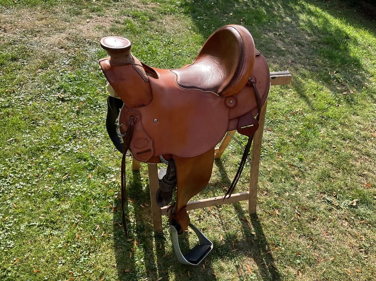 UJO  Westernsattel für kurzen Pferderücken