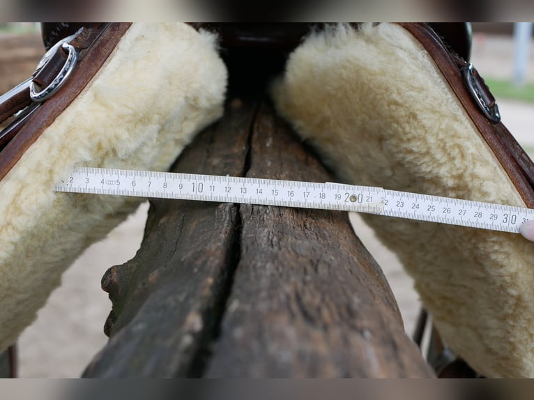 Unikat! Lag nur wenige Male auf dem Pferd 